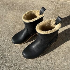 No. 6 Pull On Shearling Clog Boot on Mid Heel. Color:  Ink Aviator Size: 39 EU